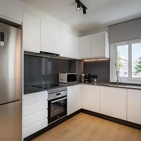 Charming 1-bedroom With Pool In Apartament