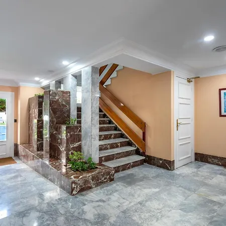 Charming 1-bedroom With Pool In Apartament