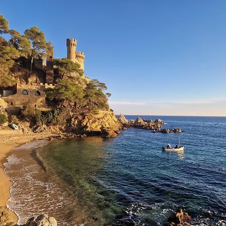 Charming 1-bedroom With Pool In Lloret de Mar